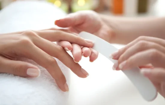 Manucure simple-onglerie3-Sekoya spa et Coiffure-détente-relaxation-institut de beauté-massage-soin-spa-coiffure-lezoux